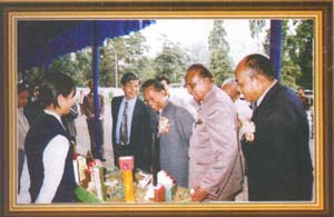 Shri M.M. Jacob & the Chairman,Co-chairman SDRC and others going round the exhibition stalls.